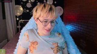 AuroraYoung naked stripping on cam for live sex video chat