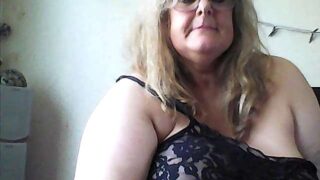 geilemilf naked stripping on cam for live sex video chat
