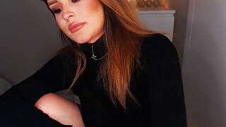 Lari_Stella naked stripping on cam for live sex video chat
