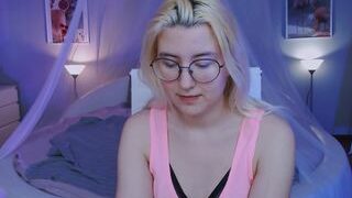 lilyshoot nude on webcam in her Live Sex Chat Room