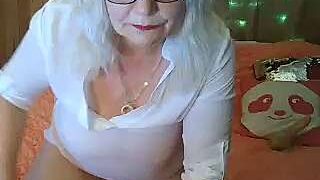 LoriMia naked stripping on cam for live sex video chat