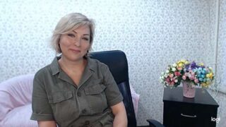 MaryRias naked stripping on cam for live sex video chat