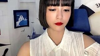 QueenMiss naked stripping on cam for live sex video chat