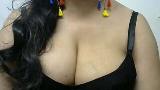 shinypreety naked stripping on cam for live sex video chat