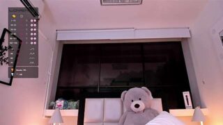 SweetCloe naked stripping on cam for live sex video chat