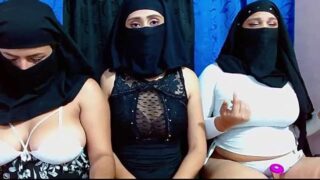 Amira-Handal naked stripping on cam for live sex video chat