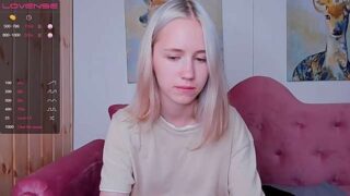 AveryMontey naked stripping on cam for live sex video chat