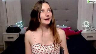 CutiePrincess naked stripping on cam for live sex video chat