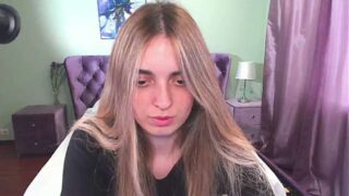 VeraDora naked stripping on cam for live sex video chat