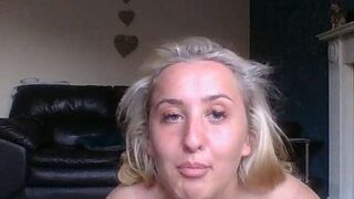DaisyD_UK naked stripping on cam for live sex video chat