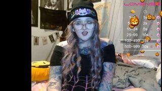VelvetVoss naked stripping on cam for live sex video chat