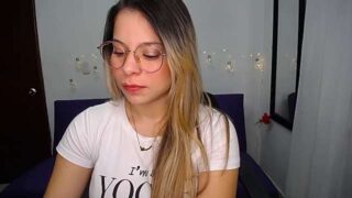 Allyson18_ naked stripping on cam for live sex video chat