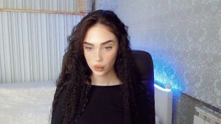 Cassandra__Fox naked stripping on cam for live sex video chat