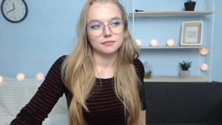 KaramelDior naked stripping on cam for live sex video chat
