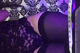 champagnemamivl naked stripping on cam for live sex video chat