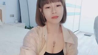 Daisy- naked stripping on cam for live sex video chat