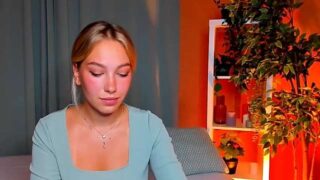 DarsiHinata naked stripping on cam for live sex video chat