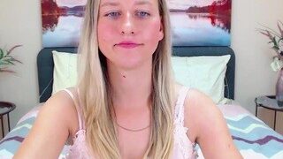LiConda nude on webcam in her Live Sex Chat Room