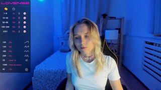 mia_weapon1 naked stripping on cam for live sex video chat