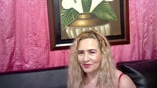 Sexy_mature05 naked stripping on cam for live sex video chat