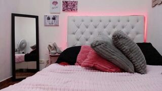 sunnycurvy naked stripping on cam for live sex video chat
