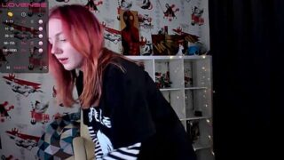 _Yukkine_ naked stripping on cam for live sex video chat