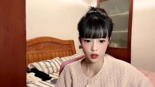 QuessBaby naked stripping on cam for live sex video chat