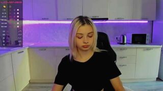 sindi_hope naked stripping on cam for live sex video chat