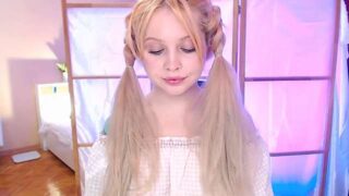 Youwarkee naked stripping on cam for live sex video chat