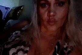 Isabela_Rosi naked stripping on cam for live sex video chat