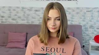 l-Nikki-l naked stripping on cam for live sex video chat