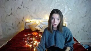 MollyRosso naked stripping on cam for live sex video chat