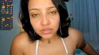 SaraHollmaan naked stripping on cam for live sex video chat