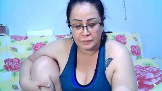 __KHALEESI__ naked stripping on cam for live sex video chat