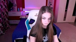 JuliaMiln naked stripping on cam for live sex video chat