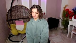Miranda_johnson naked stripping on cam for live sex video chat