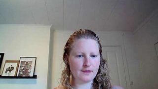 Ninaatje naked stripping on cam for live sex video chat