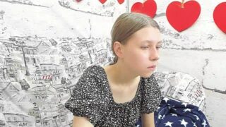 Honey_berry nude stripping on webcam for live sex xxx chat
