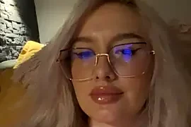 mollyxxx nude stripping on webcam for live sex xxx chat