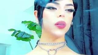 Miss-Onfiree nude on sex cam in XXX Live Sex Chat Room