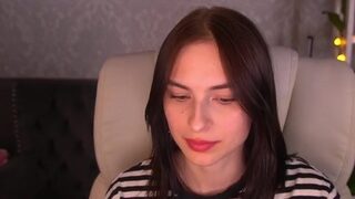 LunaaDreamss nude on sex cam in XXX Live Sex Chat Room