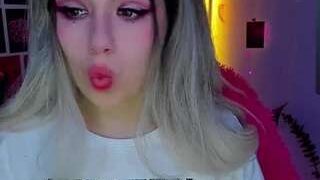 SparkleMona nude on sex cam in XXX Live Sex Chat Room